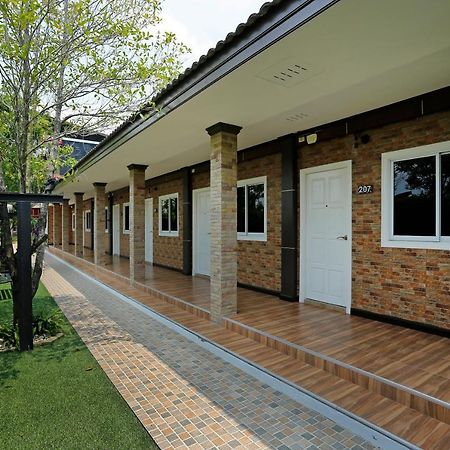 The Vega Resort Chonburi Extérieur photo