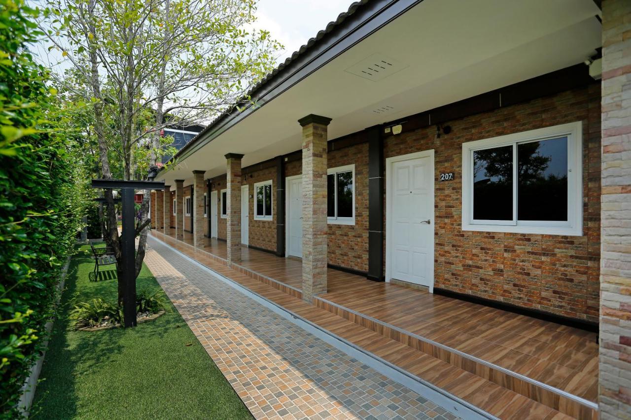 The Vega Resort Chonburi Extérieur photo