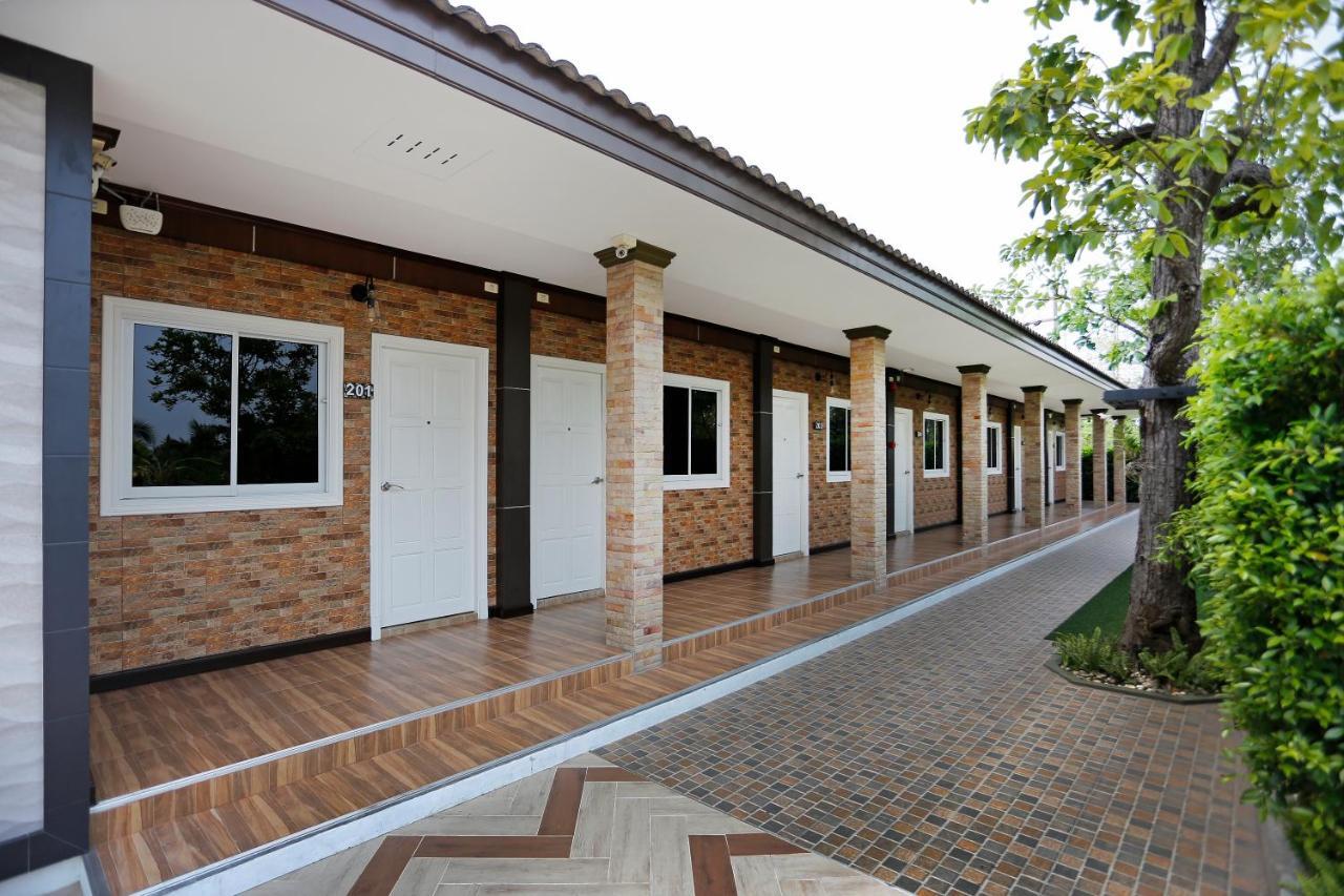The Vega Resort Chonburi Extérieur photo