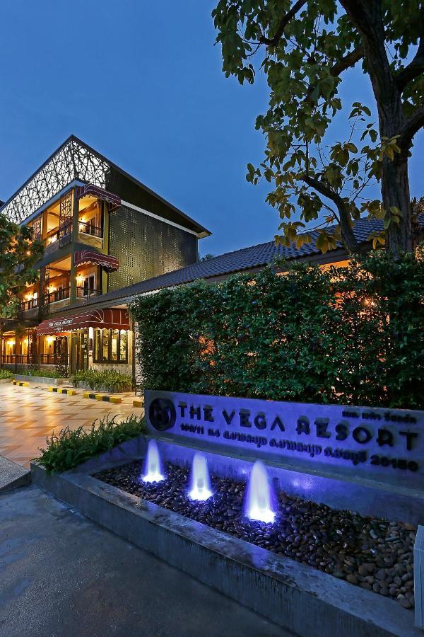 The Vega Resort Chonburi Extérieur photo